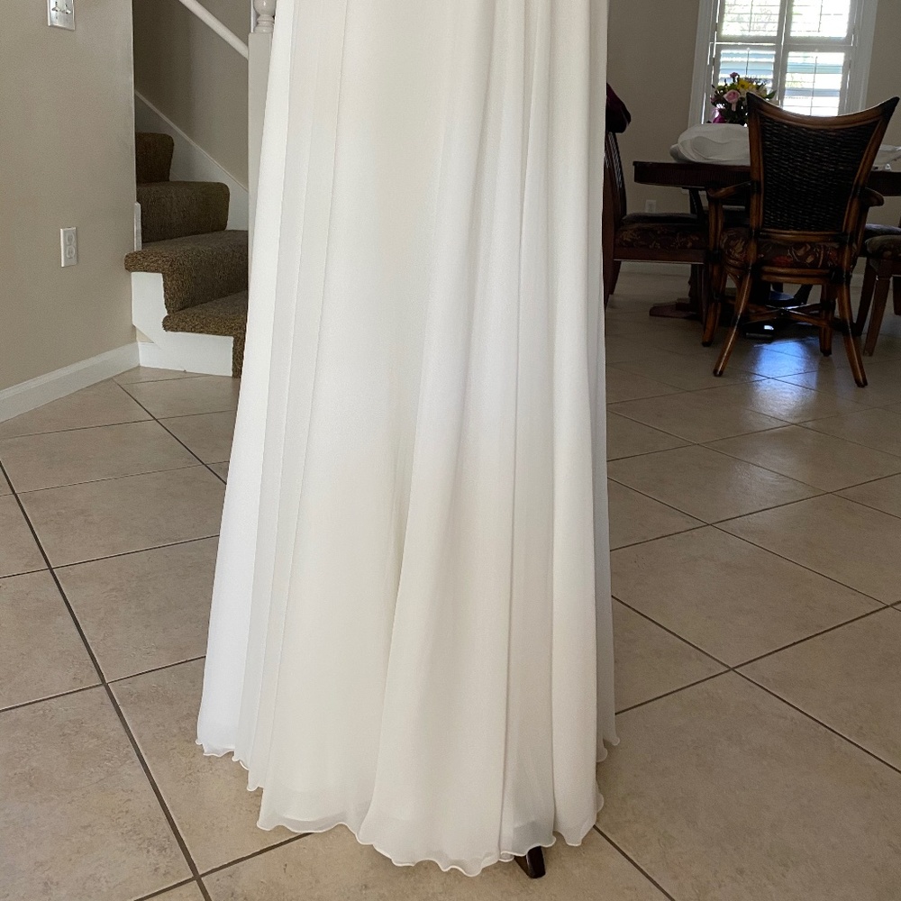 Michelle Roth Wedding Dress - Picture 11 of 16